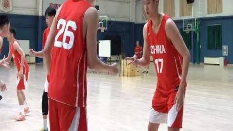 郑妩双领先却遭逆转，世界排名再创新高